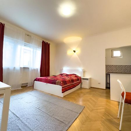 Central Retreat Apartments Бухарест Экстерьер фото